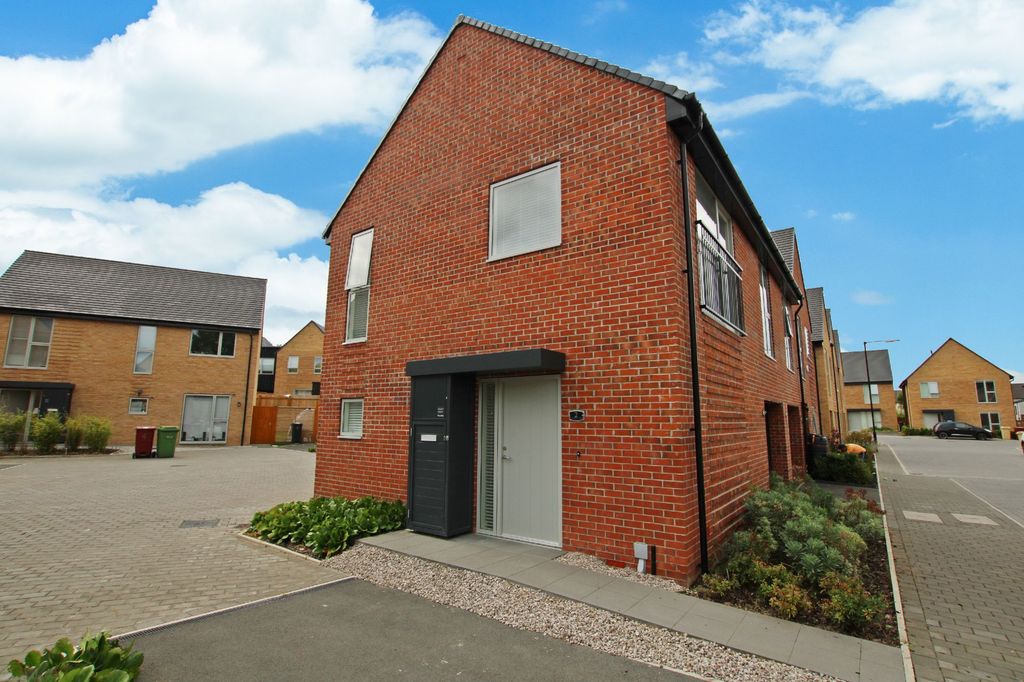 Property photo 1 of 21 External