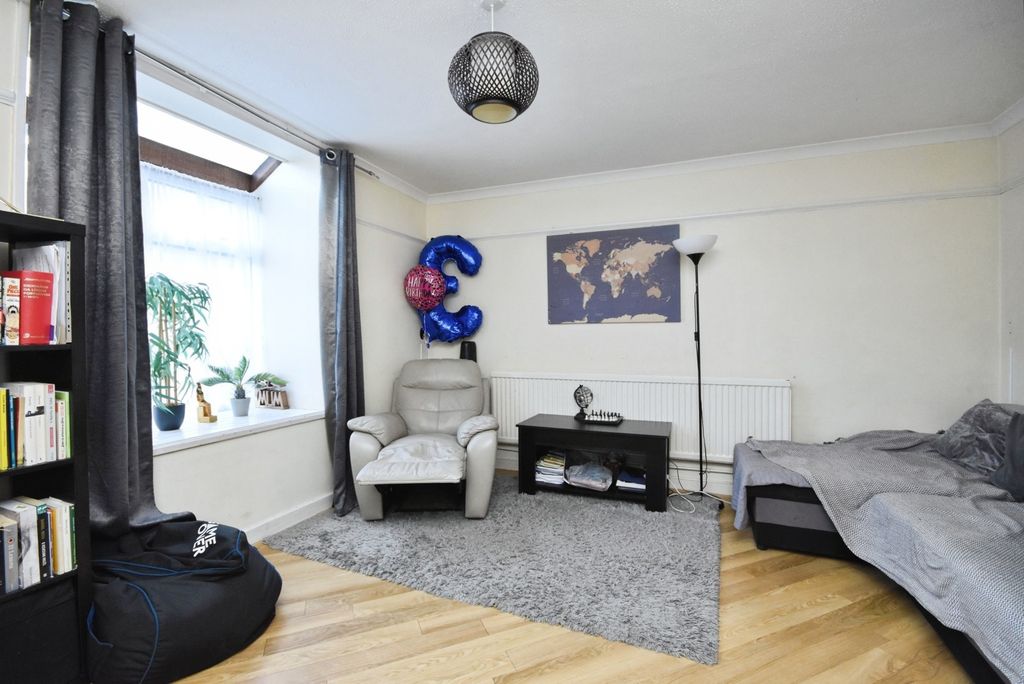 Property photo 3 of 17 Pbox-Img.Jpg