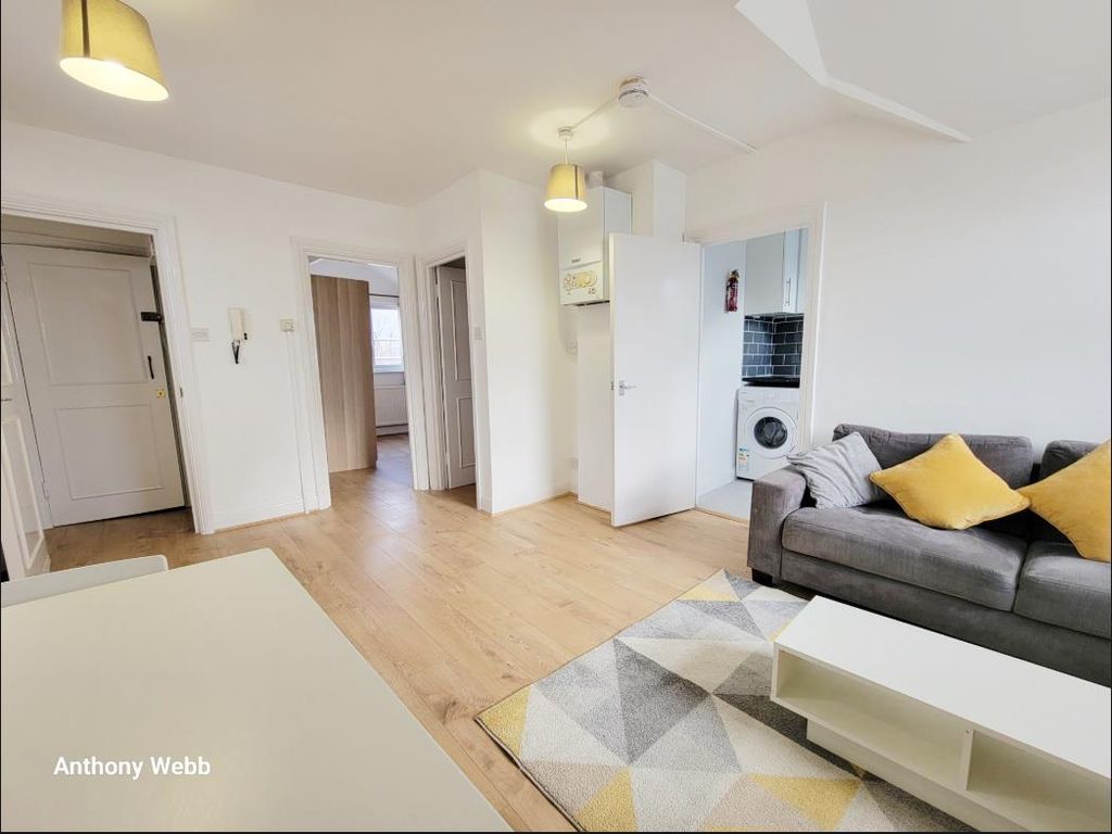 Property photo 3 of 7 Livng Room 2