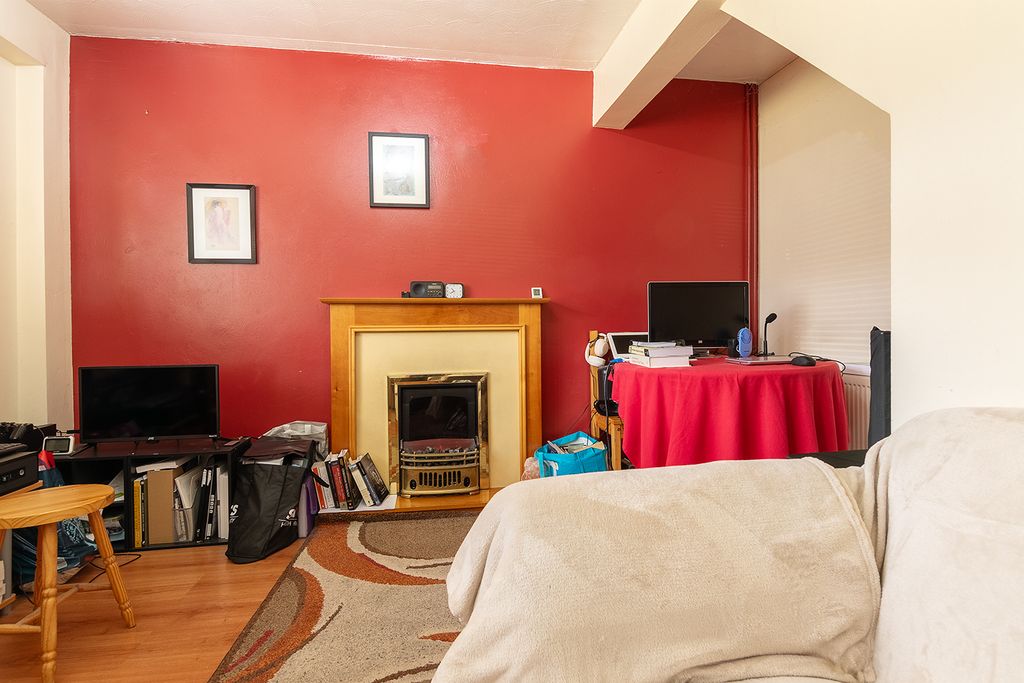 Property photo 3 of 34