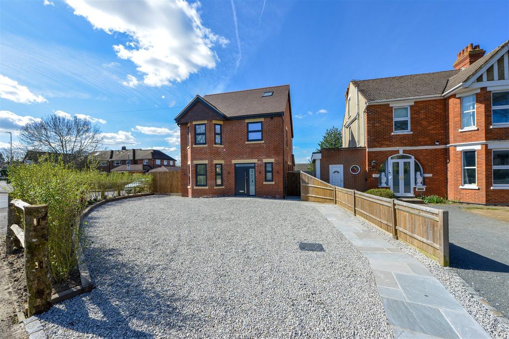 Property photo 1 of 24 Lavender House, Loose25.Jpg