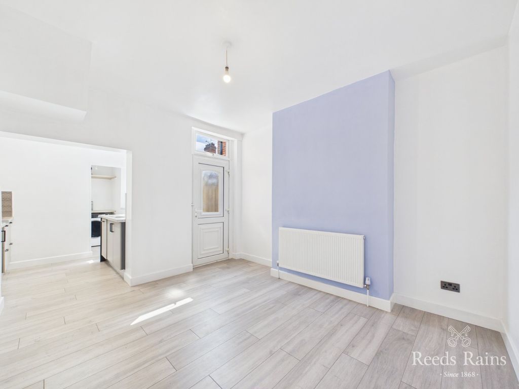 Property photo 3 of 16 Dining Room