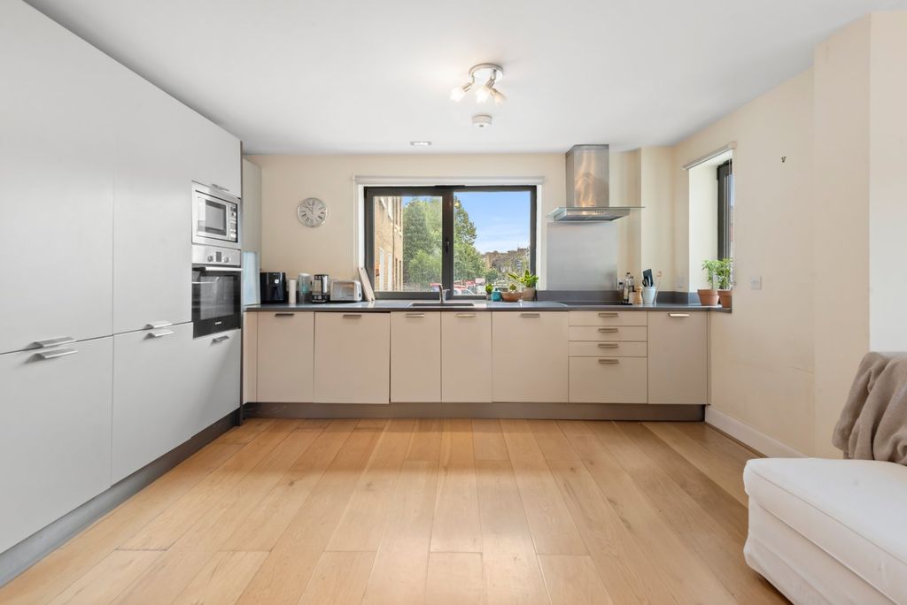 Property photo 2 of 11 Kitchen