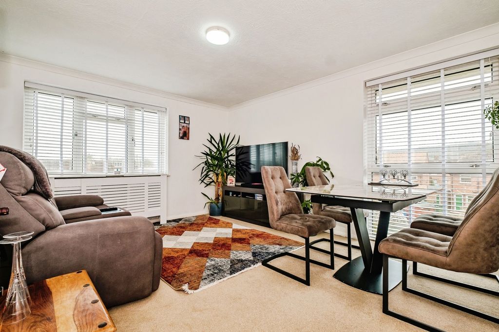 Property photo 1 of 28 Pbox-Img.Jpg