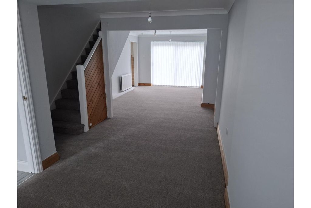 Property photo 3 of 23 Lounge