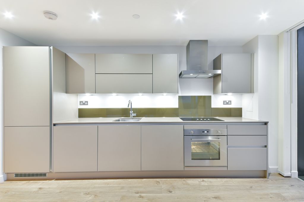 Property photo 3 of 8 Kitchen