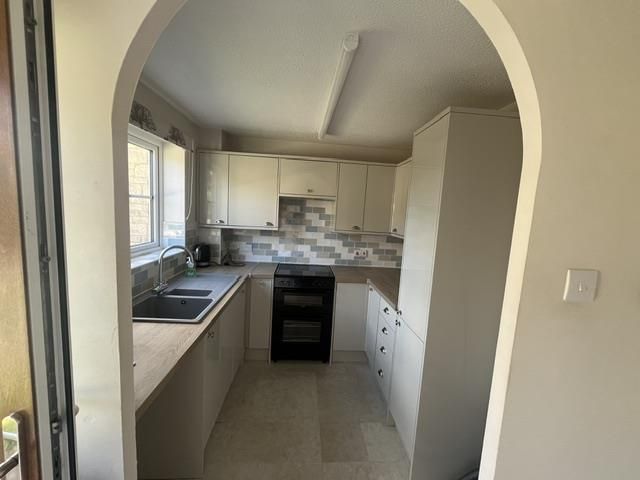 Property photo 2 of 12 Kitchen