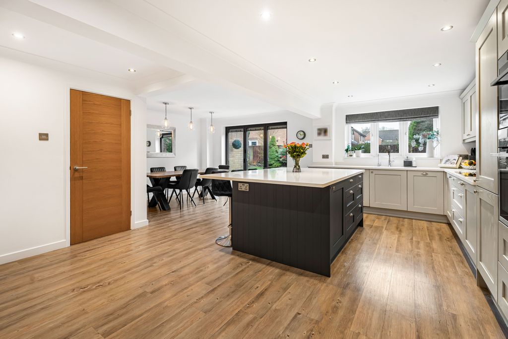 Property photo 3 of 27 Kitchen