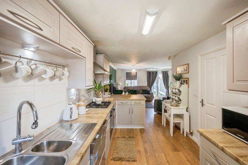 Property photo 2 of 17 Kitchen