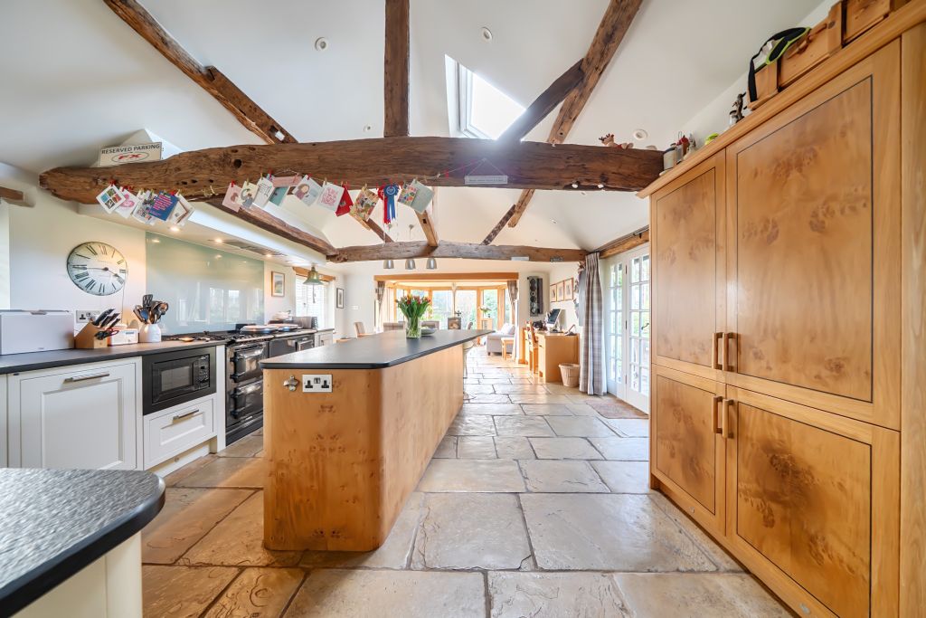 Property photo 2 of 33