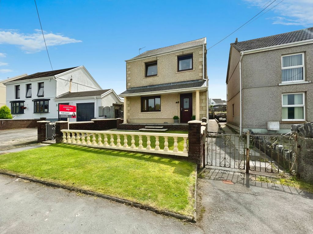 Property photo 2 of 32