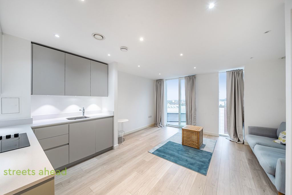 Property photo 3 of 13 Df50114c-4c58-487...