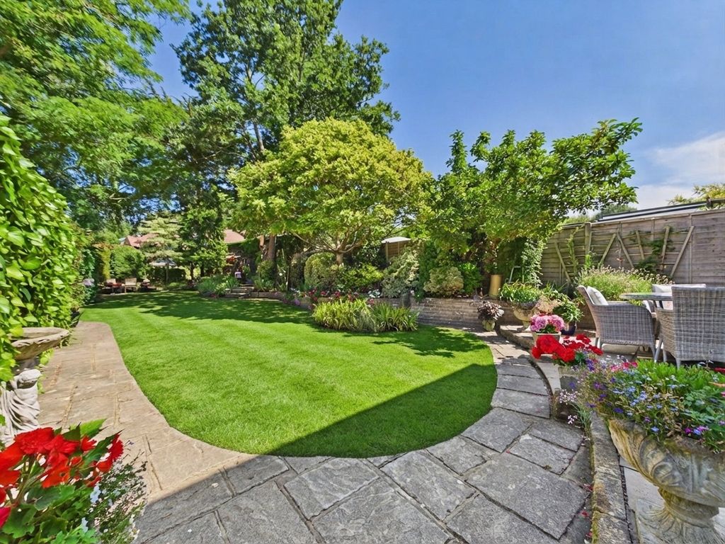 Property photo 2 of 28