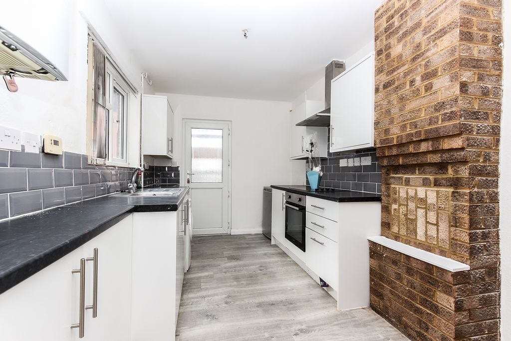 Property photo 2 of 9 Kitchen