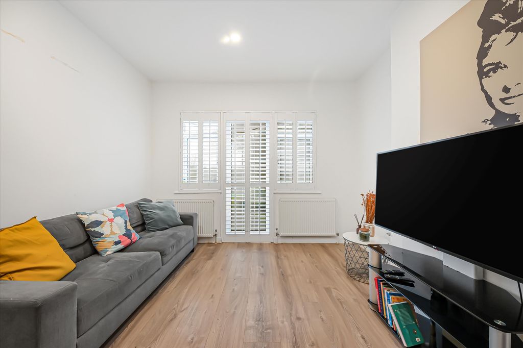 Property photo 1 of 19 Image