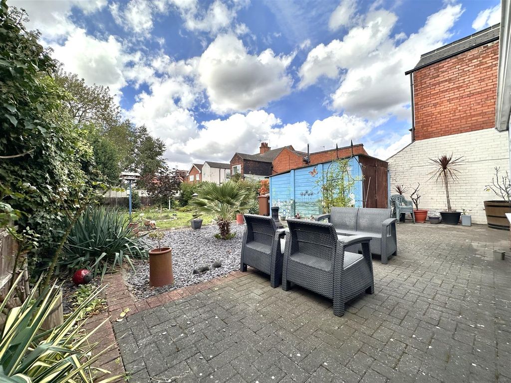 Property photo 3 of 19 Private Block Paved Seating Area 760