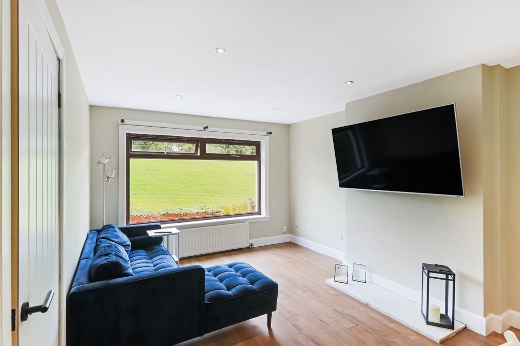 Property photo 2 of 14 Lounge