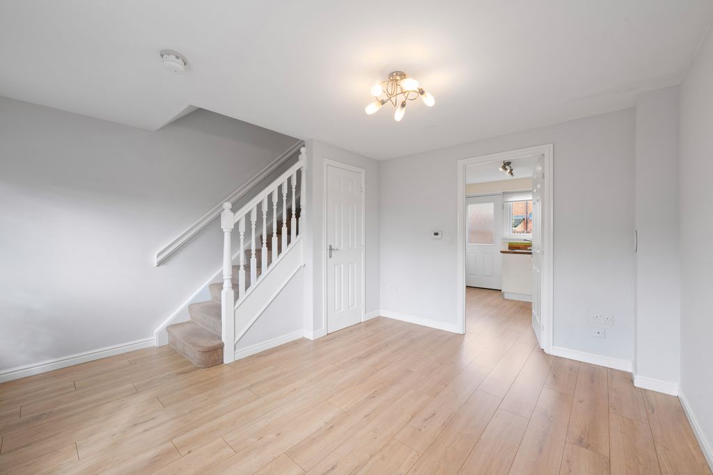 Property photo 3 of 11 5 Renton Drive 05
