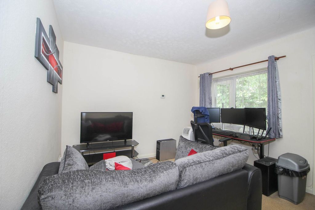 Property photo 2 of 8