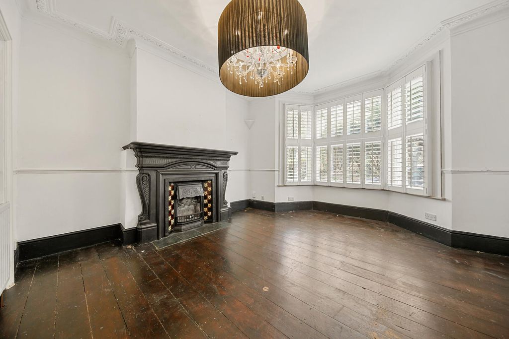 Property photo 2 of 20 Living Room