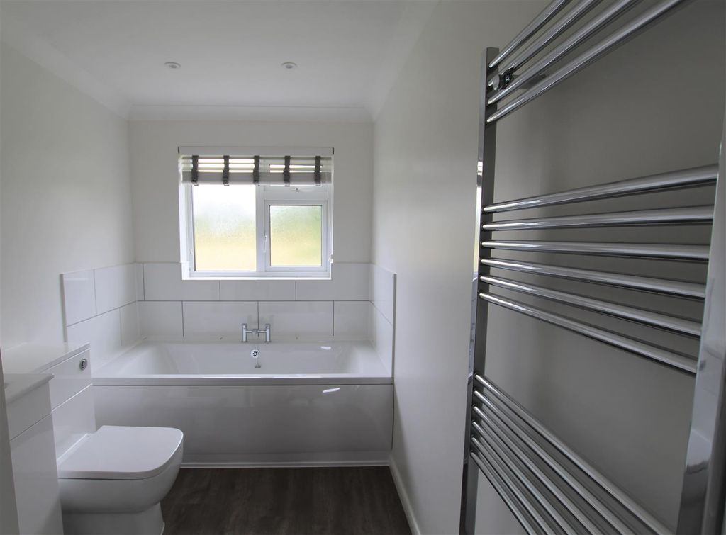 Property photo 3 of 13 Bathroom