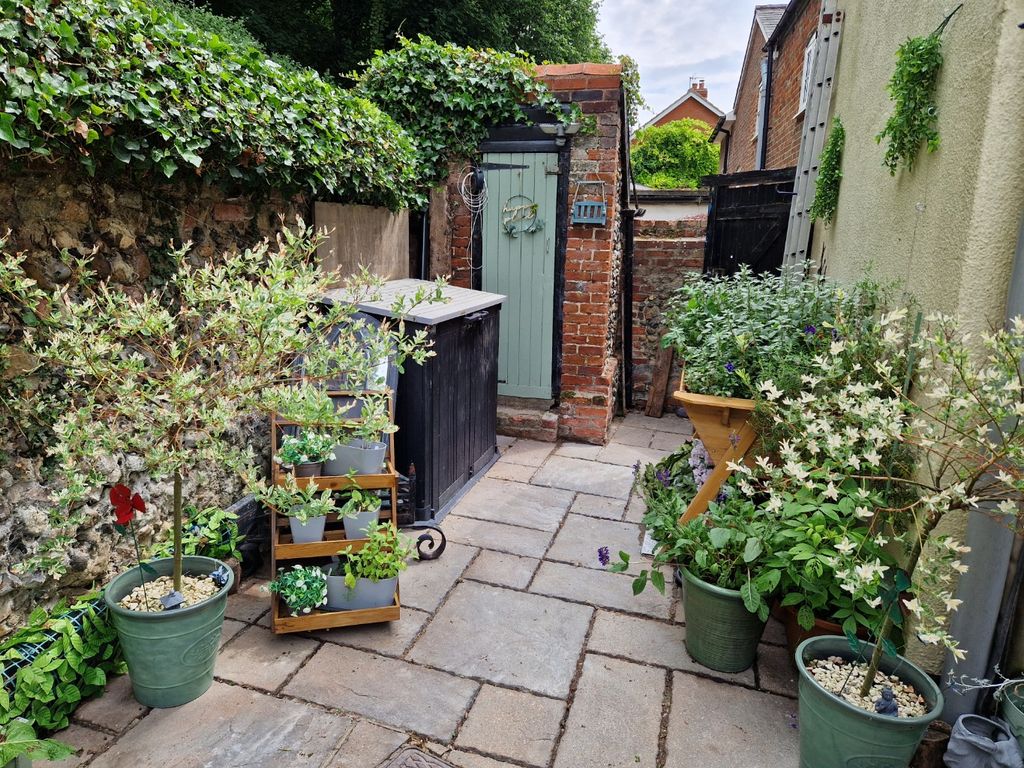 Property photo 2 of 11 4636341