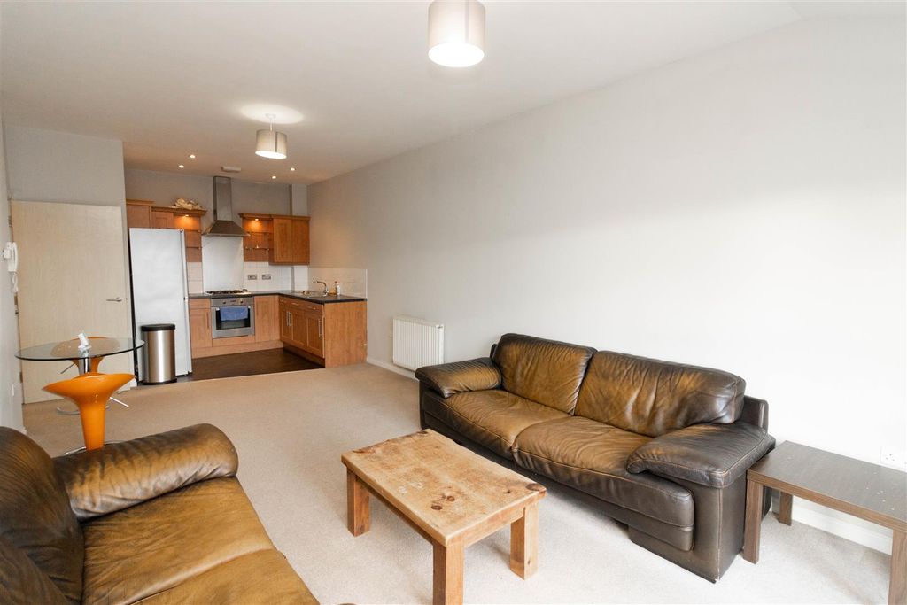 Property photo 3 of 7 Lounge/Kitchen