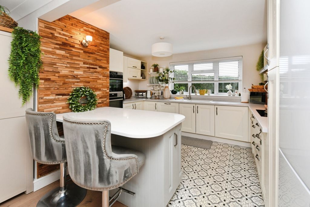 Property photo 2 of 34 Pbox-Img.Jpg