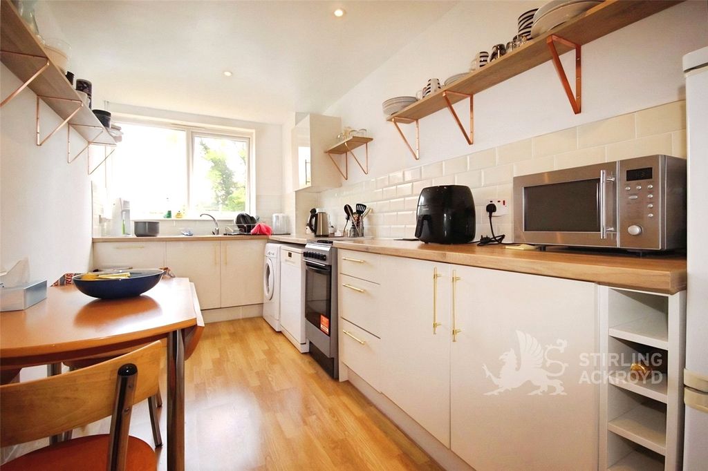 Property photo 2 of 8 Kitchen