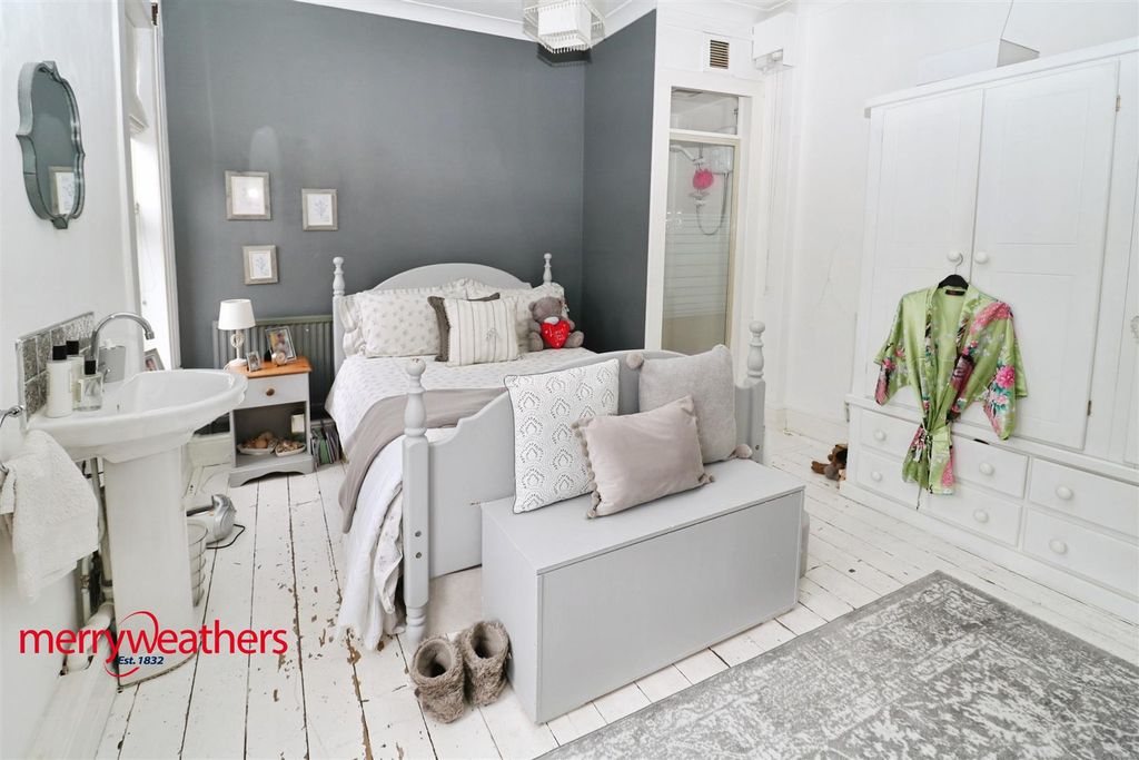 Property photo 3 of 11 Bedroom One