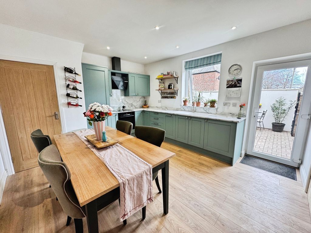 Property photo 3 of 9 Photo 6