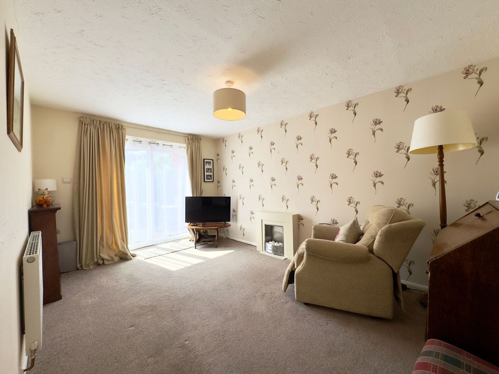 Property photo 2 of 8