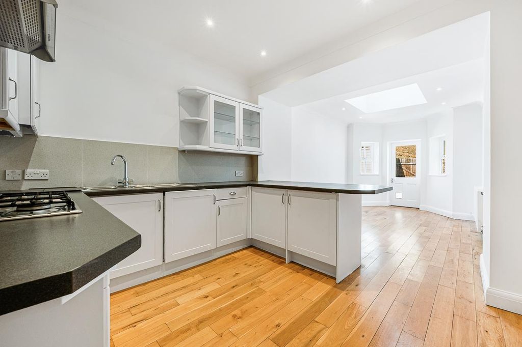 Property photo 1 of 8 Gff 20 Kingswood Road-5.Jpg