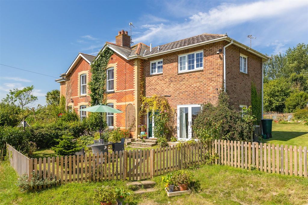Property photo 1 of 44 A 4/5 Bedroom Semi Detached Cottage