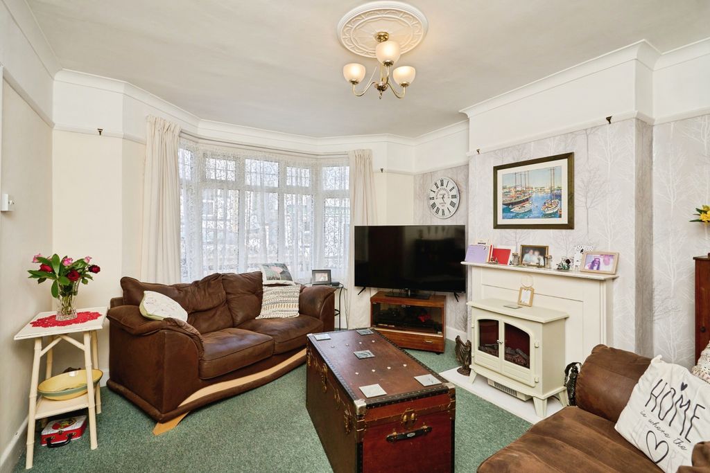 Property photo 3 of 20