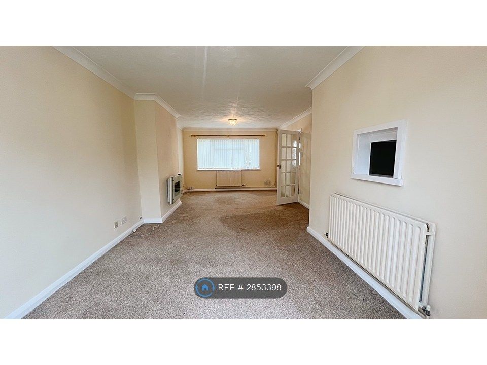 Property photo 3 of 17 Living Room