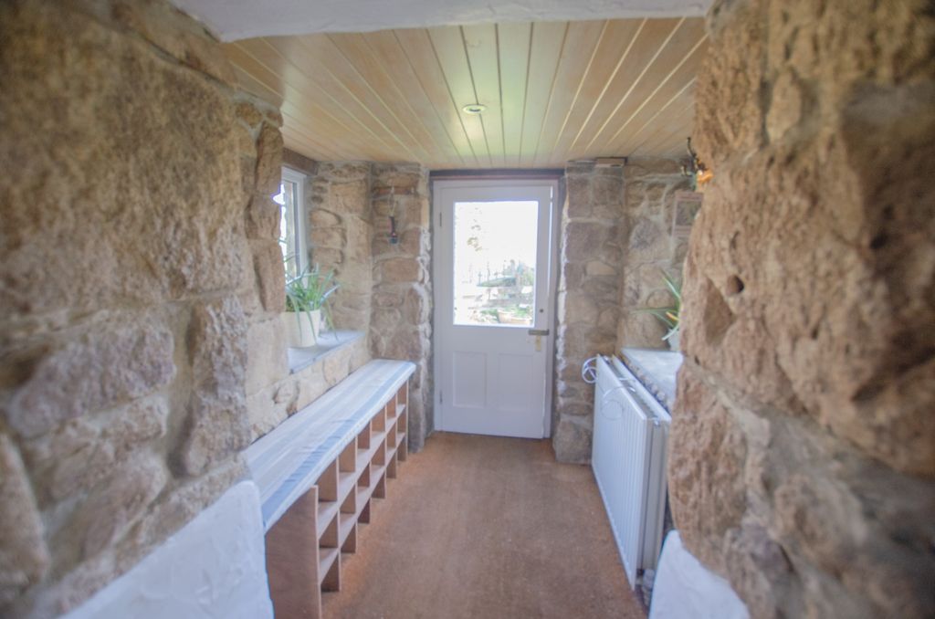 Property photo 2 of 18 Treslea-18