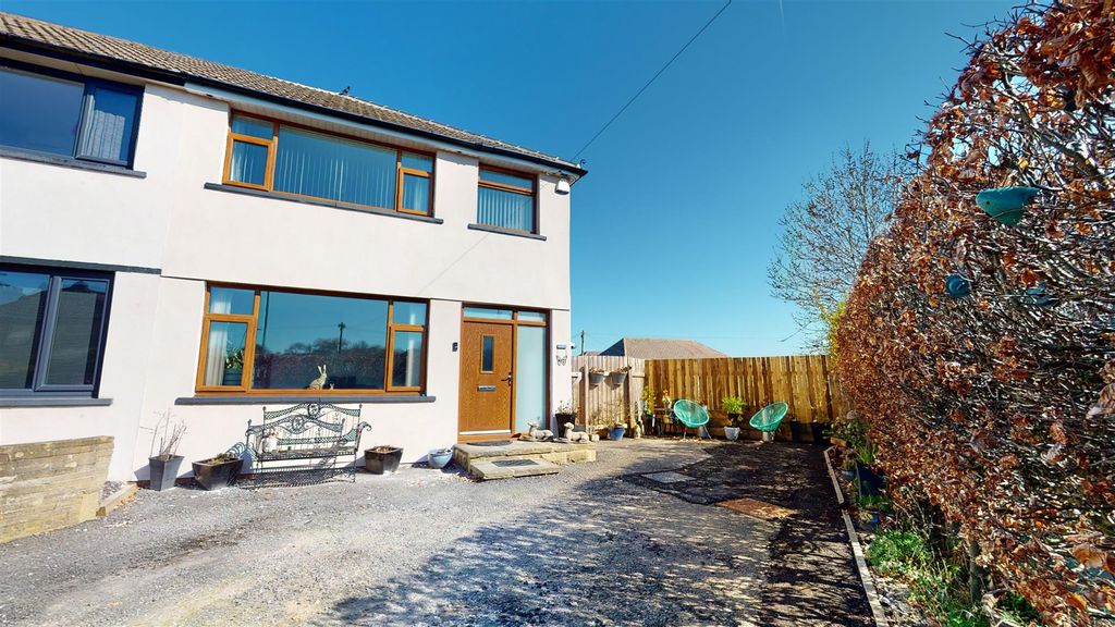 Property photo 1 of 20 External