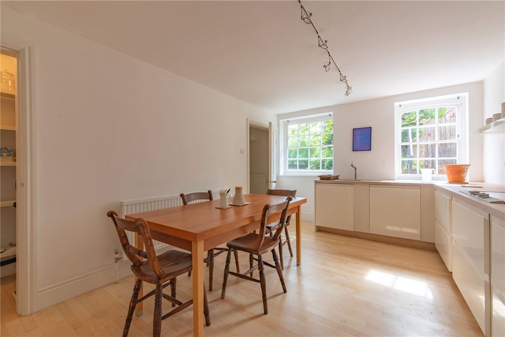 Property photo 3 of 18 Kitchen