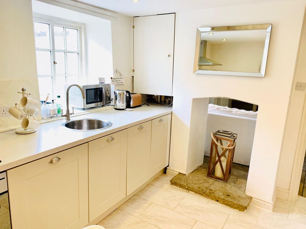 Property photo 3 of 14 Kitchen