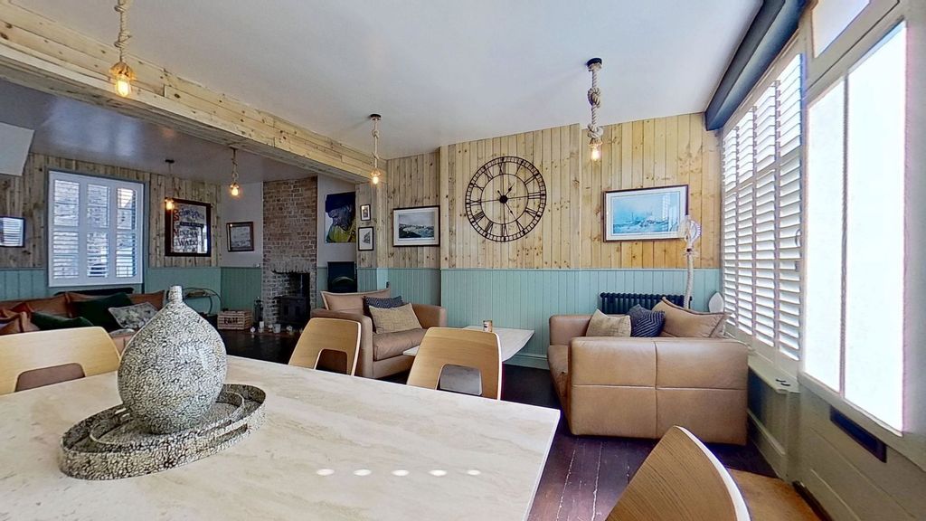 Property photo 3 of 33