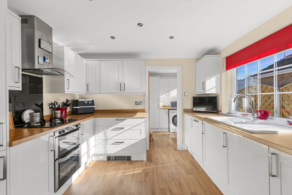 Property photo 2 of 21 Kitchen