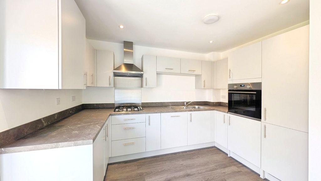 Property photo 3 of 17 5480423
