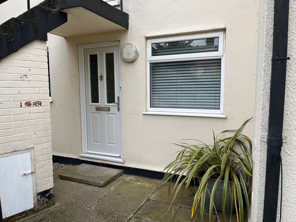 Property photo 1 of 11 Entrance