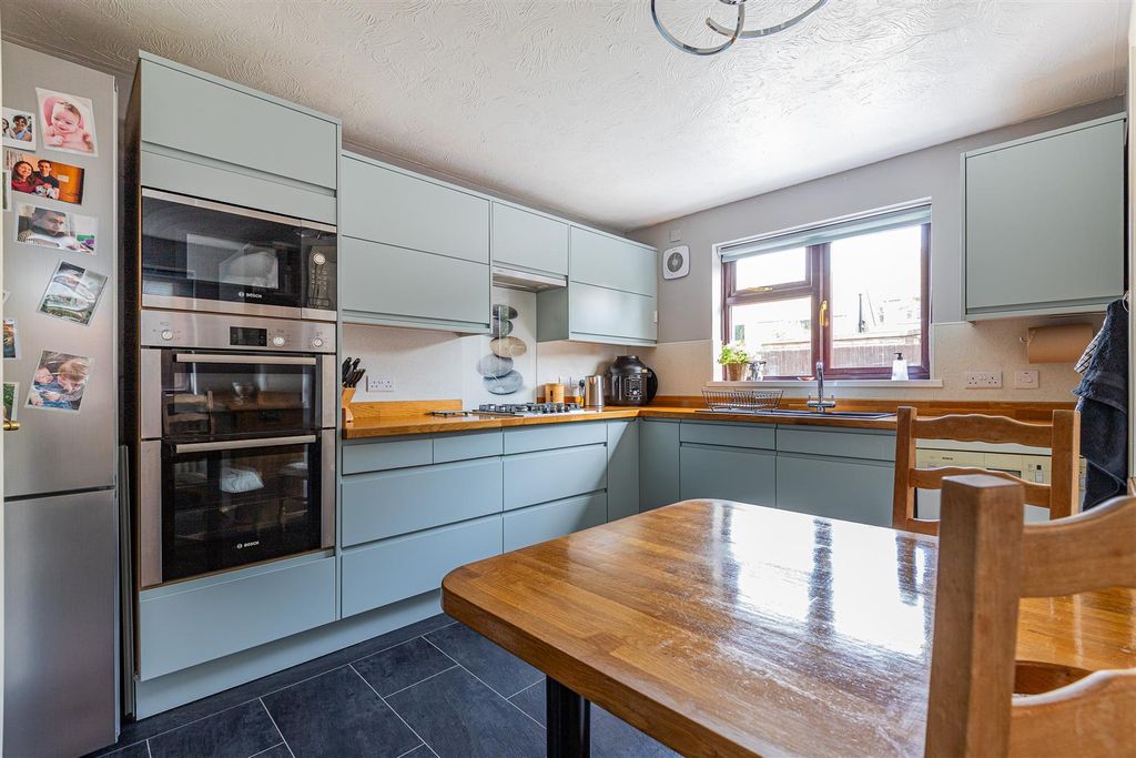 Property photo 3 of 16 Llantrisant Rise 21-16.Jpg