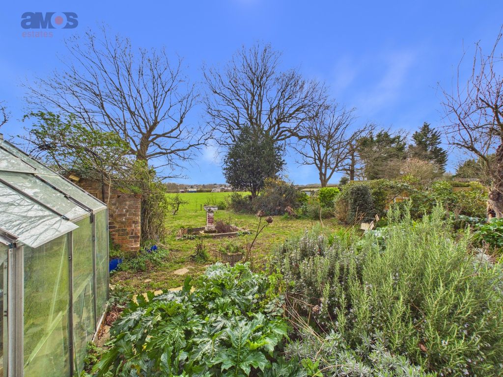 Property photo 2 of 16 5304381