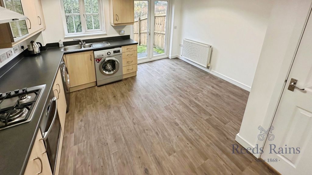 Property photo 3 of 14 Dining Kitchen