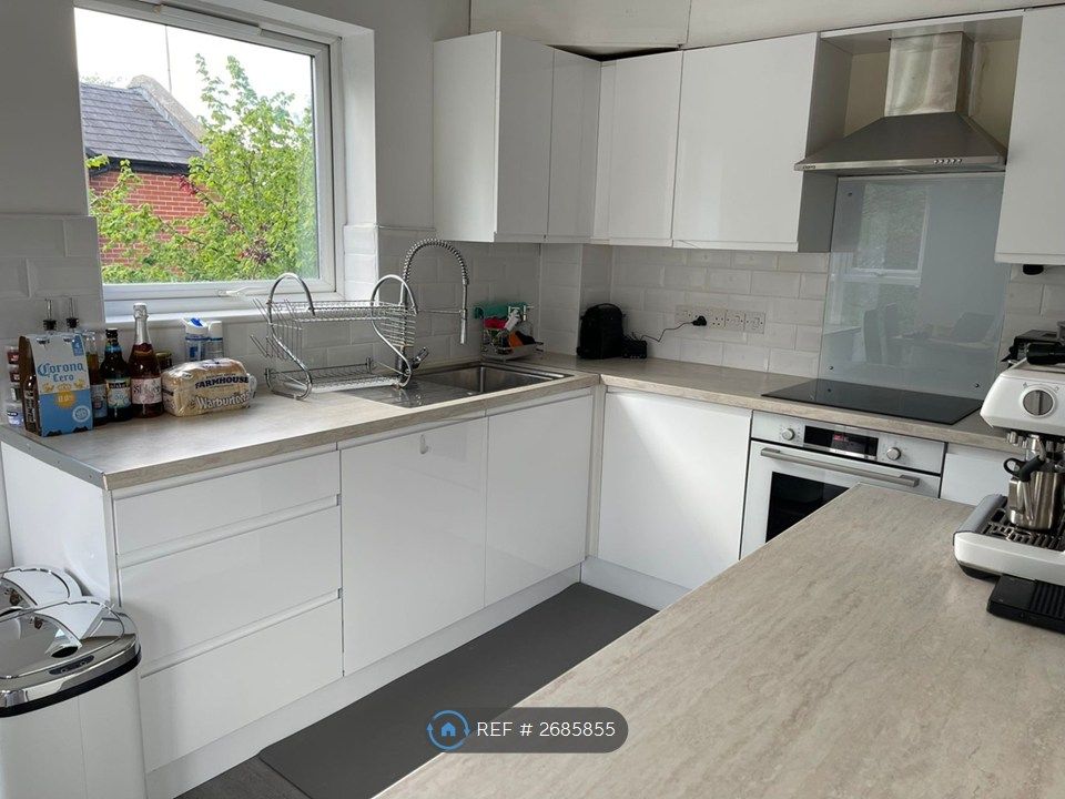 Property photo 2 of 10 Kitchen