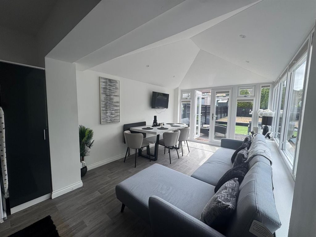 Property photo 2 of 17 5F1Afc99-6c9B-4F05-Bea1-2717E624Fd67.Jpg