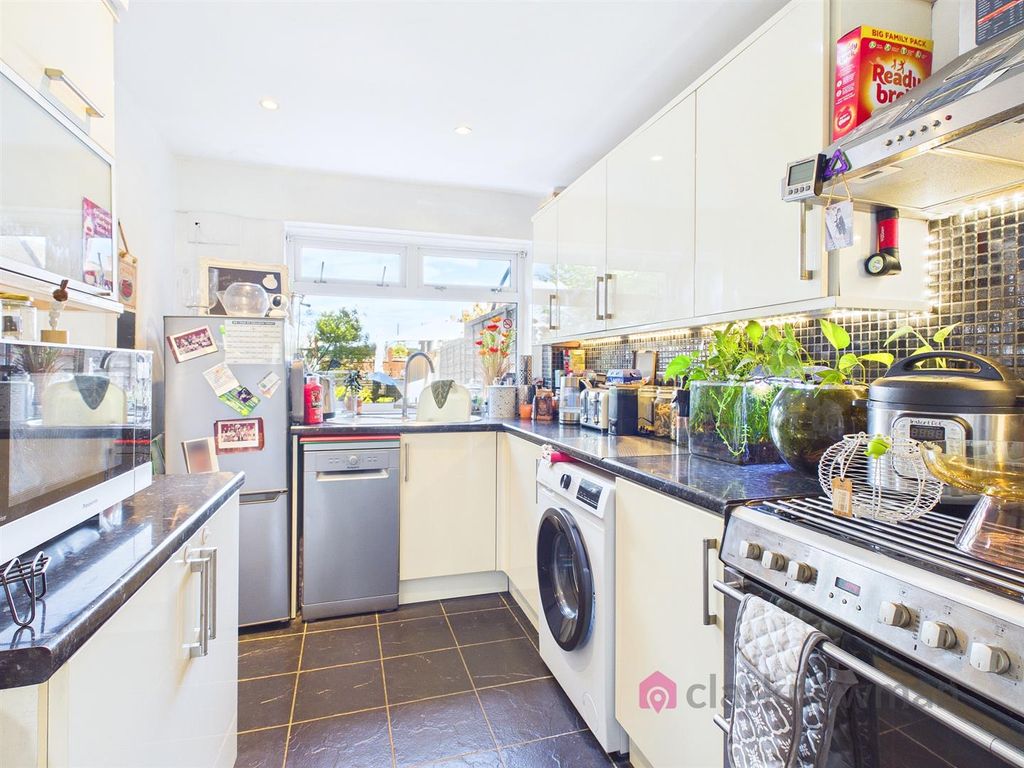 Property photo 2 of 15 Kitchen